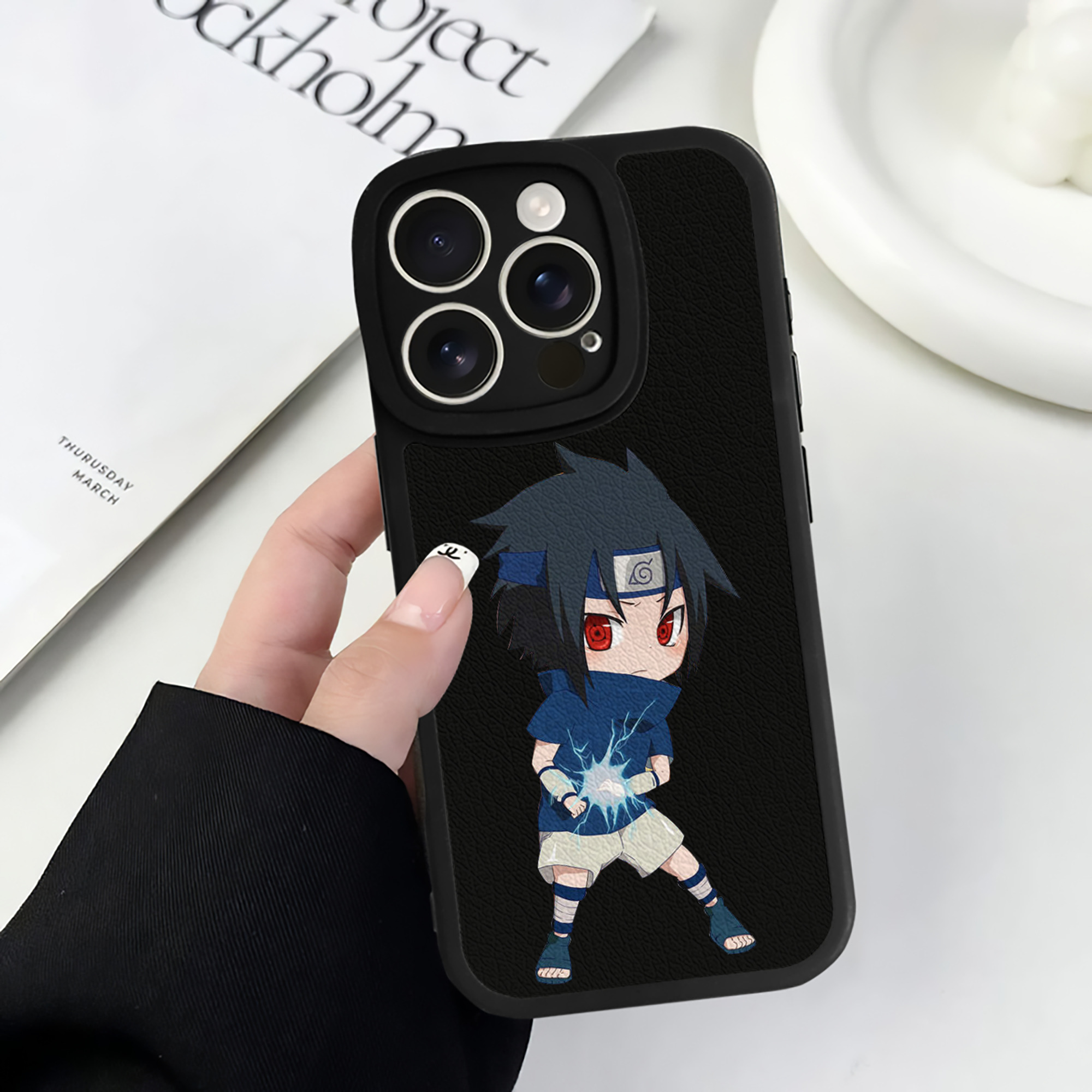 （画像用） NARUTO -ナルト- うちは サスケ Uchiha Sasuke 【iPhone 16シリーズ対応】シリコンスマホケース（レザー調） 材質：シリコン